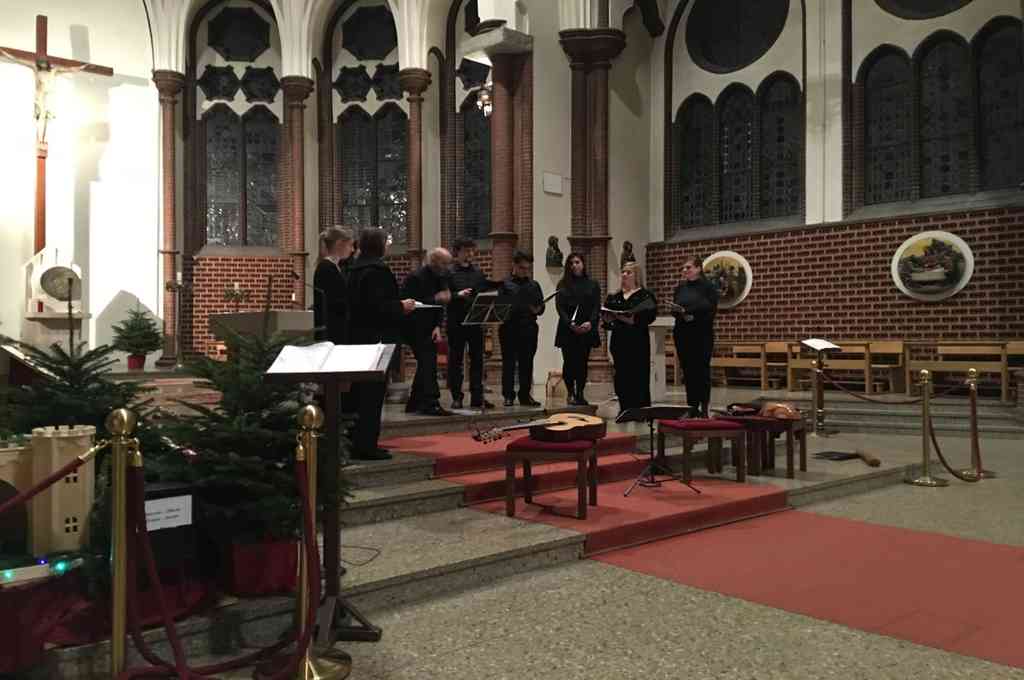 Concierto. Un emotivo momento del concierto celebrado en un templo
