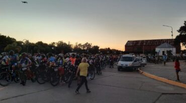 Una multitud de peregrinos partió con los primeros rayos de sol rumbo a La Histórica.