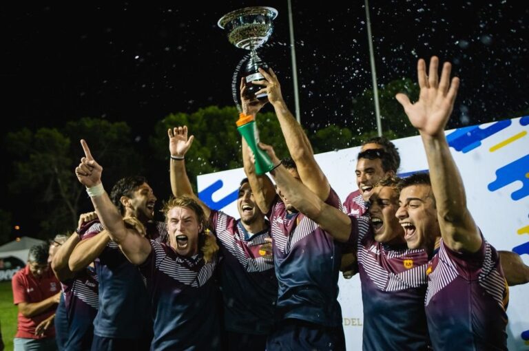 Buenos Aires levantó la Copa de Oro tanto en damas como en caballeros. La URBA nuclea a la mayor cantidad de protagonistas del país y lo hace sentir dentro del campo. De la cantidad
