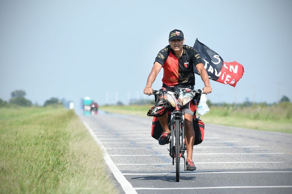 Jorge Nini pedalea para llegar a ver la final en Santiago del Estero Pablo Aguirre