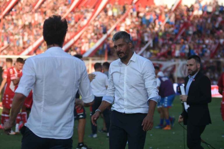 Ganó el duelo. Munúa interpretó mejor que Domínguez la manera de jugar un clásico. Manuel Fabatía