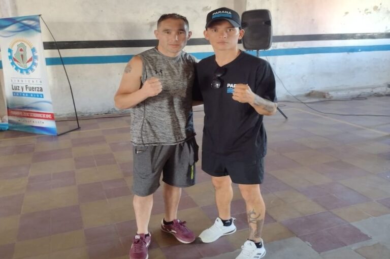 Roberto Rojas y Maquinita Martínez tras el pesaje. Ambos mostraron respeto mutuo y prometieron una guerra sobre el ring.