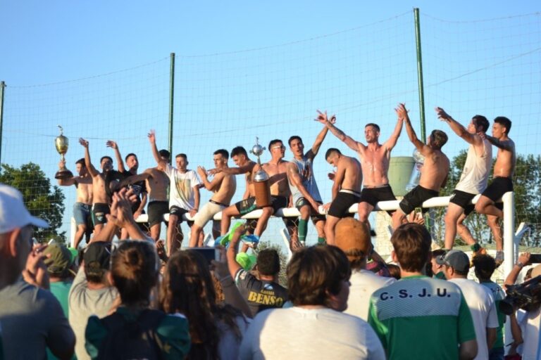Juventud Unida fue el mejor equipo del campeonato y lo coronó goleando en la final a su clásico rival. Sur24.