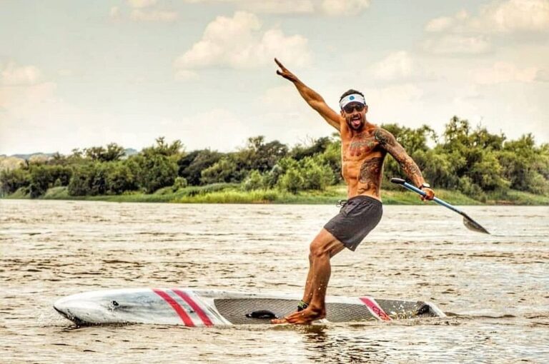 Practica de SUP de Francisco en Paraná