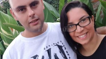 López y Pocovi. El matrimonio santotomesino que devolvió un millón de pesos a una vendedora que se equivocó en una transferencia. Gentileza