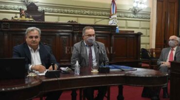 Acompañado por el presidente de Diputados