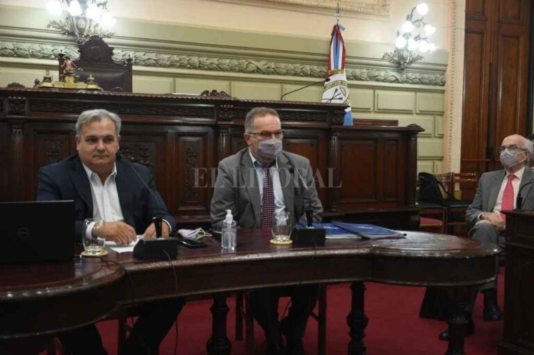 Acompañado por el presidente de Diputados