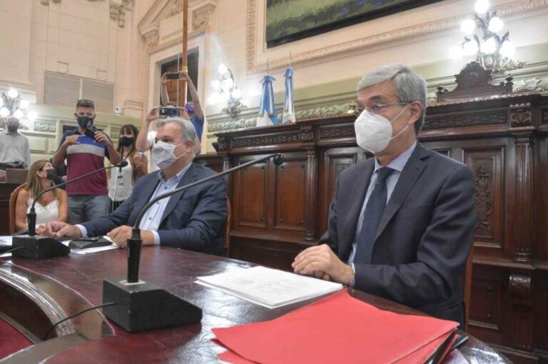 Walter Agosto estuvo en Legislatura la semana pasada y sobre el final remitió el mensaje con el Plurianual para el análisis legislativo.   Gentileza