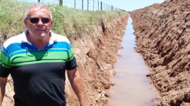 El jefe comunal Omar Arce recorrió las obras. Gentileza.