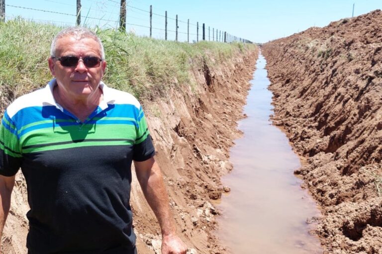 El jefe comunal Omar Arce recorrió las obras. Gentileza.