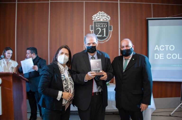 VICERRECTORA DE GESTION INSTITUCIONAL - UES21- Cra. Romina Borrani Alumno Destacado : Procurador Marcelo De Feo Coordinador CAU Santa Fe : Mgter. Oscar A. Matiller Gentileza