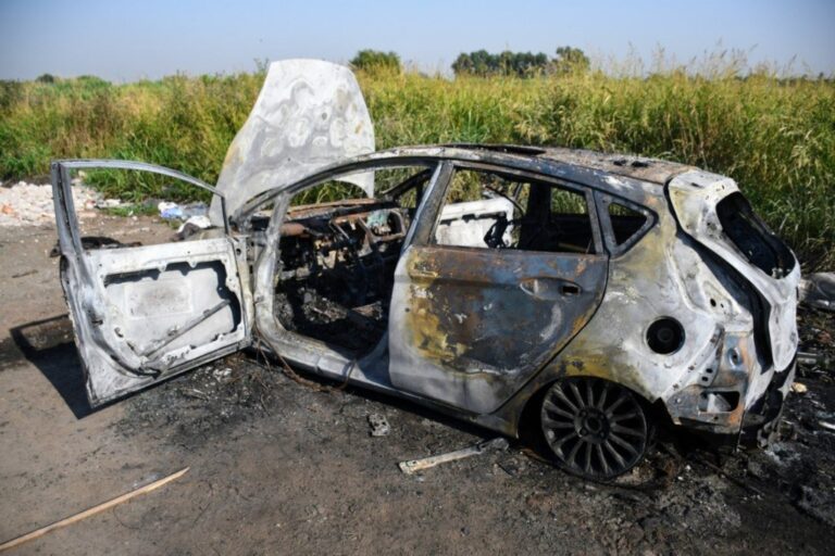 El coche se encontró totalmente incendiado en una calle de Cabin 9