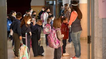 El año del reencuentro. Desde enero a diciembre las escuelas volvieron a recibir a sus estudiantes