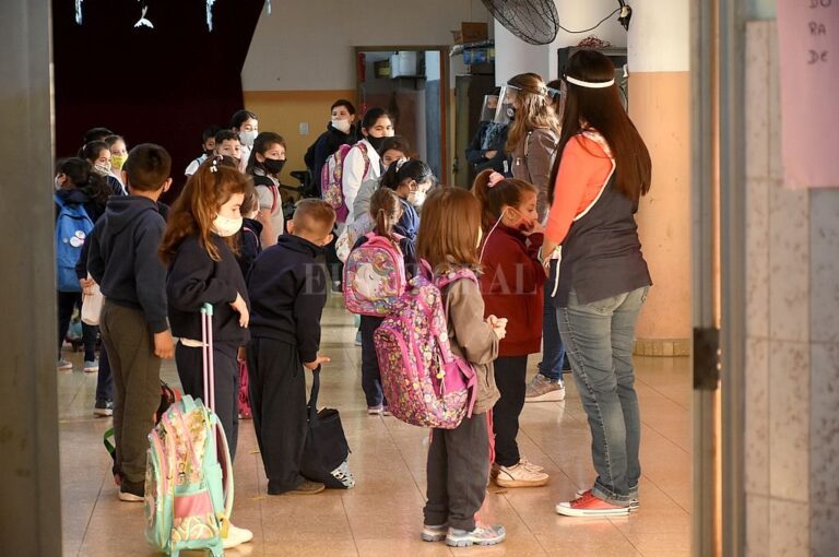El año del reencuentro. Desde enero a diciembre las escuelas volvieron a recibir a sus estudiantes