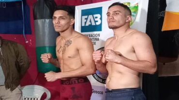 Brizuela y Garateguy tuvieron su primer cara a cara durante el pesaje. Víctor Ludi