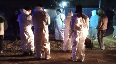 Peritos realizando las labores correspondientes en el sitio del crimen. Gentileza: prensa AIC.