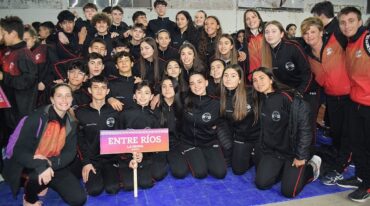 Los planteles entrerrianos posando en la ceremonia inaugural del Nacional de Selecciones Sub 14