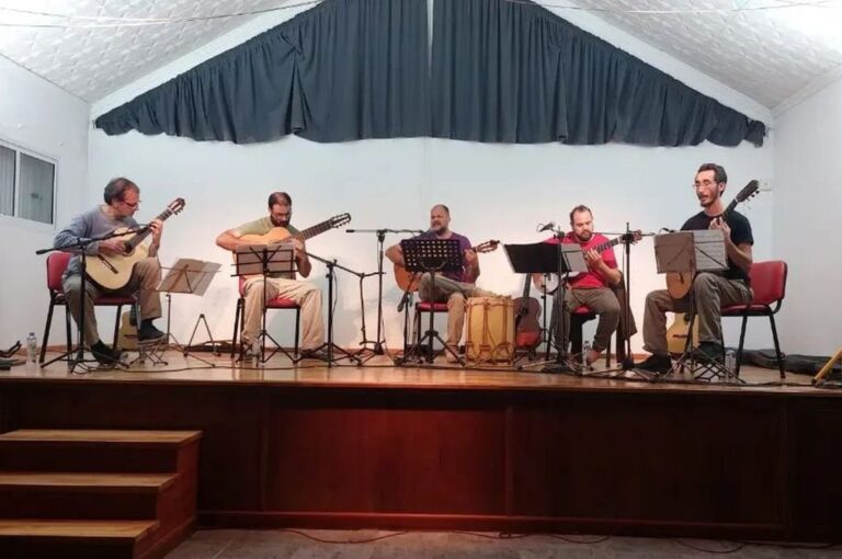 El quinteto de guitarras pasó por General Ramírez y se llevó el aplauso del público. José Prinsich