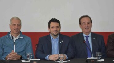 El escrutinio provisorio arrojó que el candidato más votado fue Gonzalo Braidot (centro)