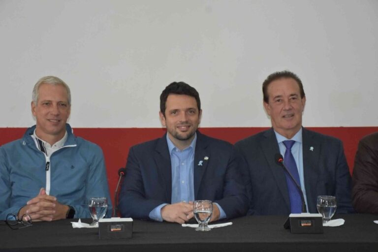 El escrutinio provisorio arrojó que el candidato más votado fue Gonzalo Braidot (centro)