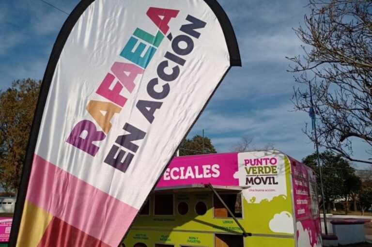 El Punto Verde Móvil además es un punto de educación ambiental porque los ciudadanos pueden acercarse a canalizar sus dudas con las Promotoras Ambientales que atienden el dispositivo sobre: separación de residuos