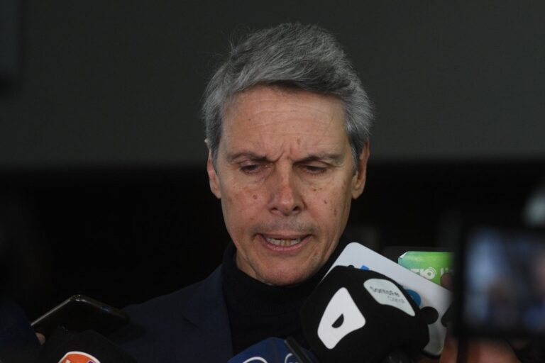 El funcionario concibe al turismo como una actividad económica o de producción que