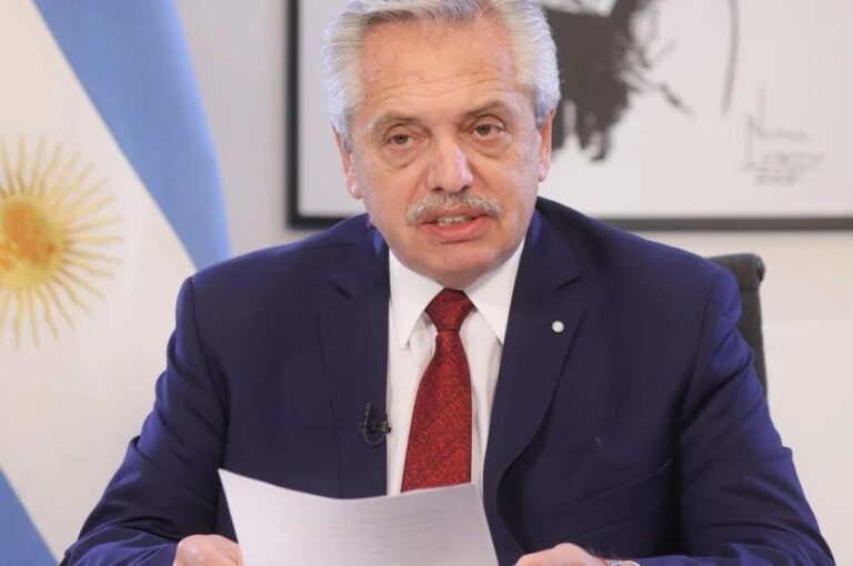 El presidente Alberto Fernández durante su mensaje por cadena nacional.