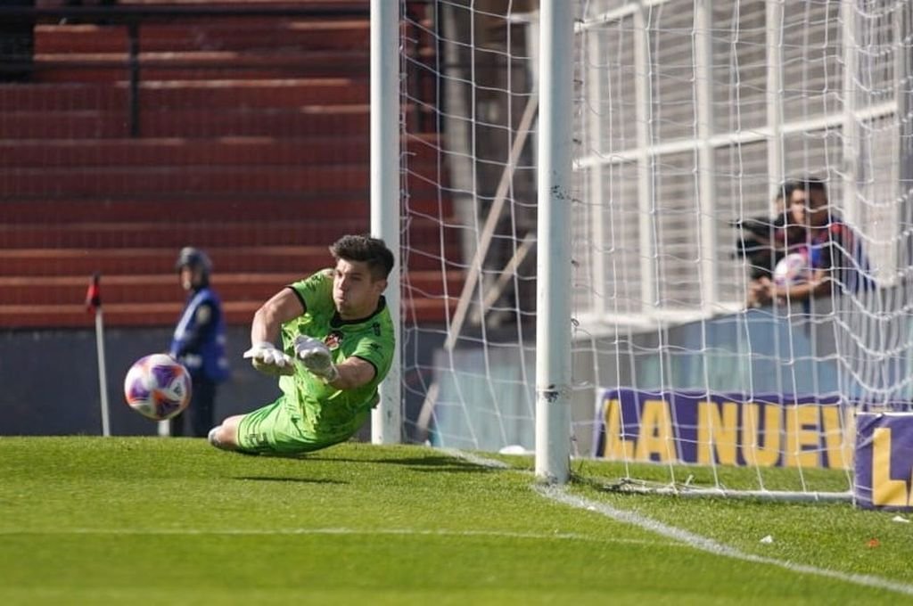Facundo Altamirano fue la figura de la tarde para sostener el empate de Patronato. Foto: Prensa Patronato