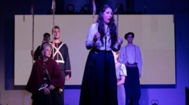 Tadea Jordán (Inés Ghiggi) y Delfina (Paula Godone) tienen un rol preponderante en 'Ramírez Drama Musical Folk'.