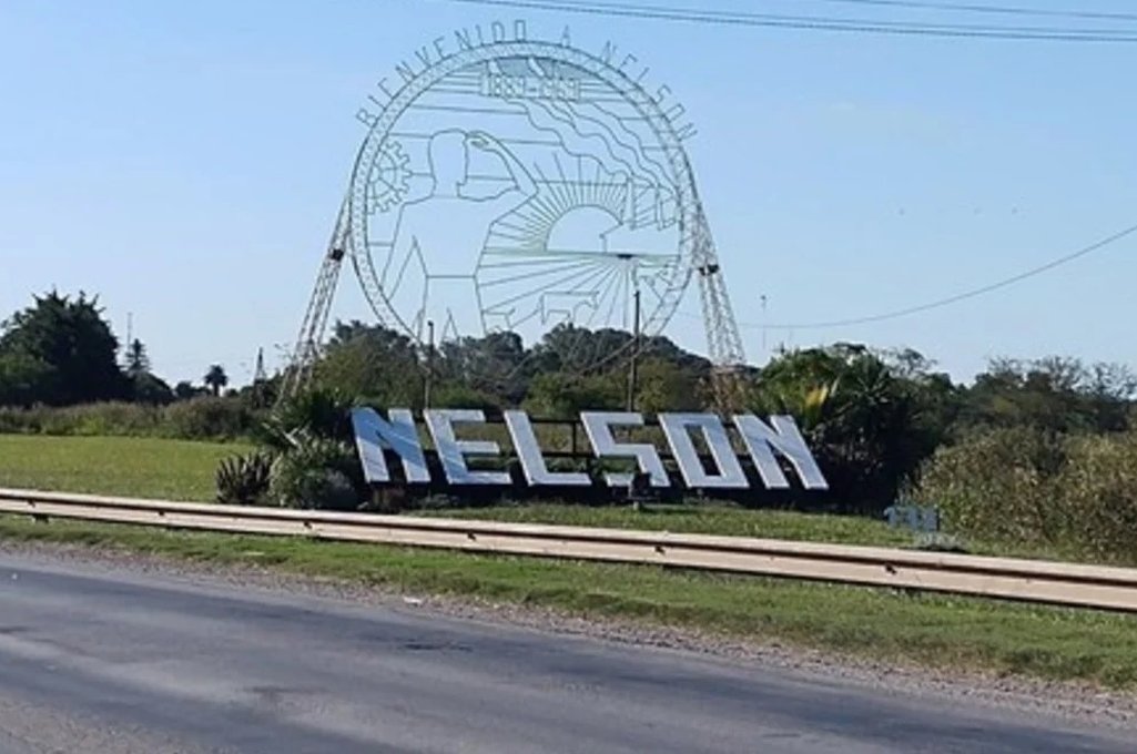 El ingreso a la localidad de Nelson