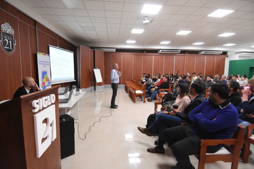 Los expositores explicaron qué se registra durante las revisión de instalaciones eléctricas