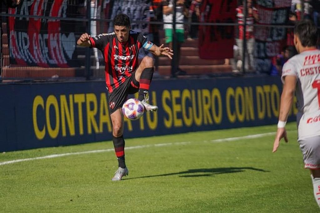 Nicolás Castro será de la partida frente al Canalla.