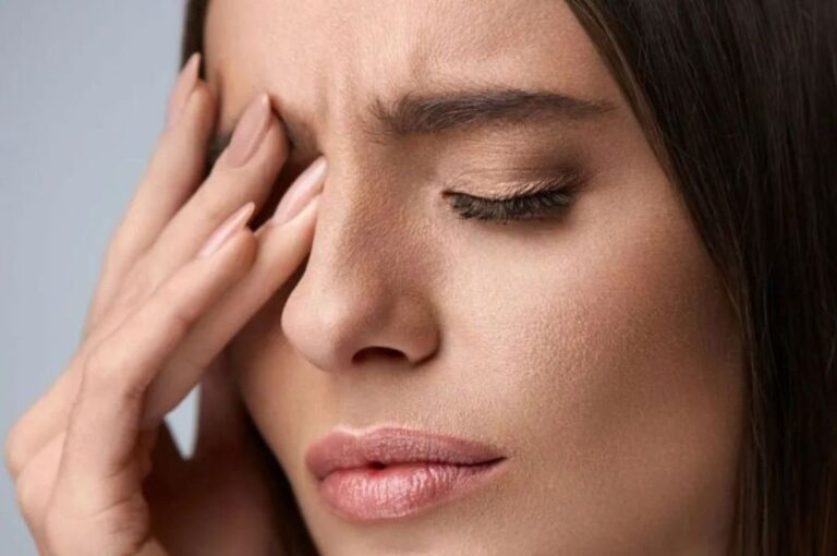 Se trata de una contracción en los músculos que envuelven al ojo. Imagen ilustrativa.