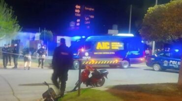 El momento en el que la AIC ingresa al domicilio en cuestión. Gentileza: Juan José García.