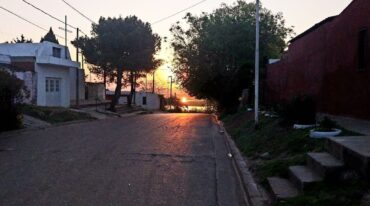 El barrio está rodeado de cuestas y resguardada por una laguna escondida.