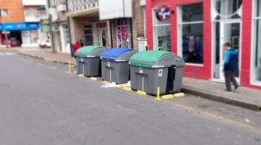 La doble contenerización del programa Separá es una nueva iniciativa que propone diferenciar residuos reciclables de los no reciclables. Nicolás García
