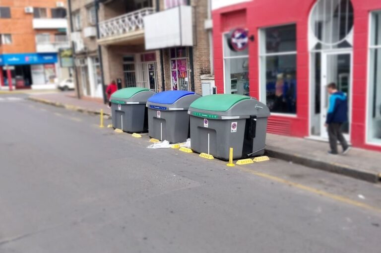 La doble contenerización del programa Separá es una nueva iniciativa que propone diferenciar residuos reciclables de los no reciclables. Nicolás García