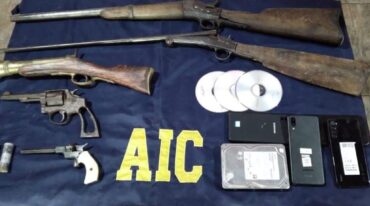 Secuestraron seis armas de fuego y elementos informáticos. Gentileza.