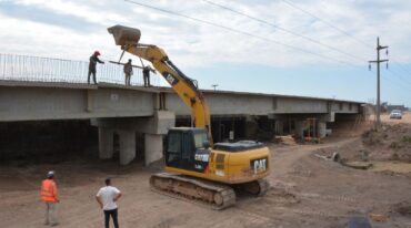 Se construye por estos días el puente de la autopista sobre el arroyo Cululú. Gentileza: prensa Vialidad Nacional.