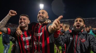 Carlos Quintana volvió a quedar en la historia de Patronato.