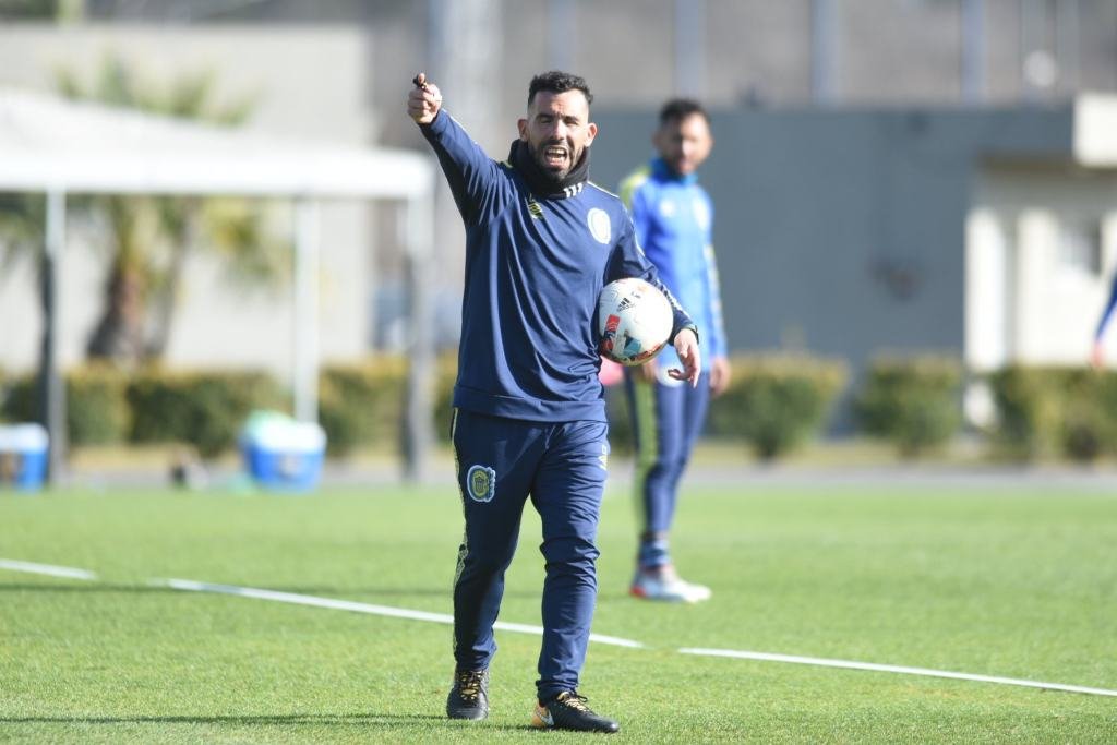 Entendiendo que Tevez se toma hasta minutos antes de salir al campo para confirmar el once