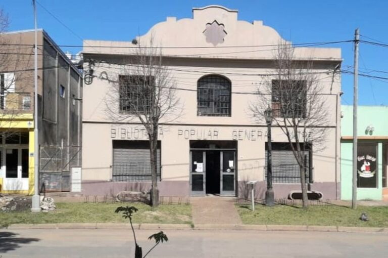 El cine funcionaba en el salón de actos de la Biblioteca Popular Mitre.
