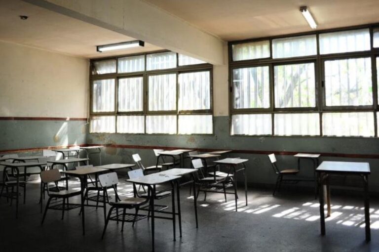 Los docentes públicos definen esta semana si aceptan o no la nueva propuesta del gobierno santafesino. Archivo.