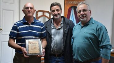 El inspector municipal fue homenajeado en el Palacio Municipal. Gentileza.