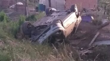 La fuente policial señaló que los cuatro ocupantes del vehículo viajaban con cinturones de seguridad colocados. Gentileza: prensa URXV.