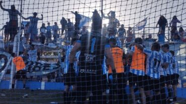 Festejo de Trebolense clasificado a cuartos de final. Gentileza: prensa Trebolense.