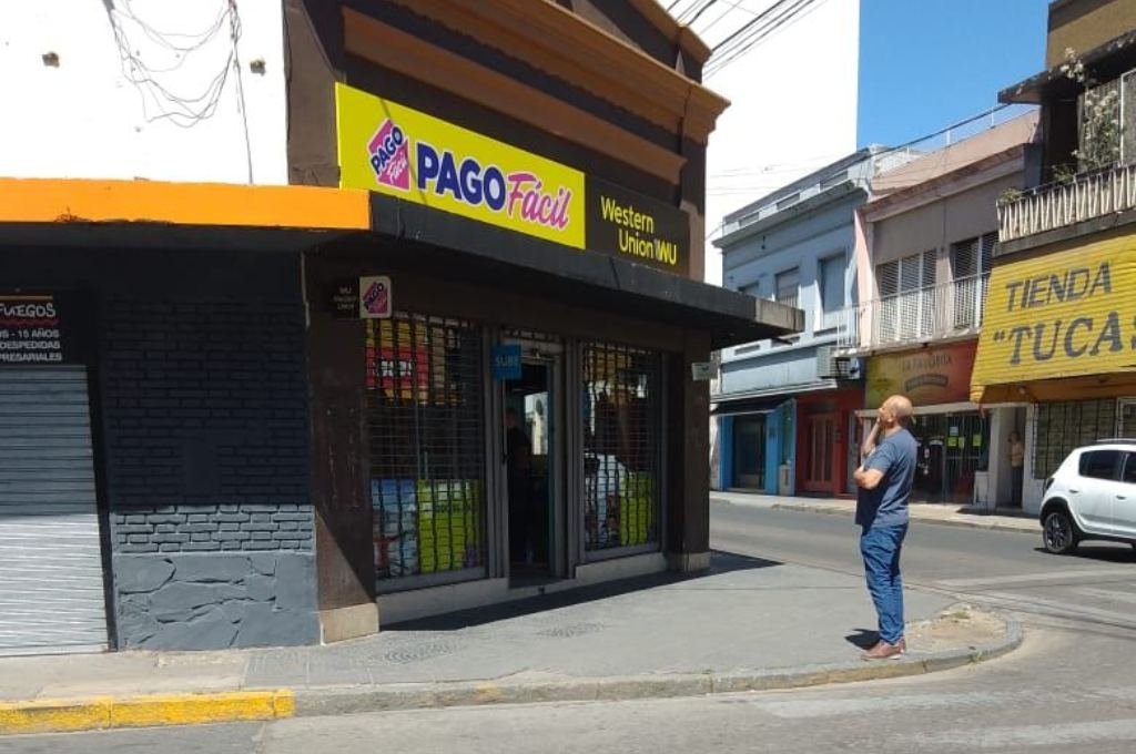El robo se dio en el local ubicado en la esquina de 9 de Julio y Mendoza. Mirador Provincial.