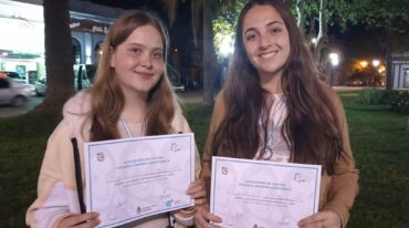 Celeste y Valentina lograron clasificar a Mar del Plata en Cuento y Videminuto.