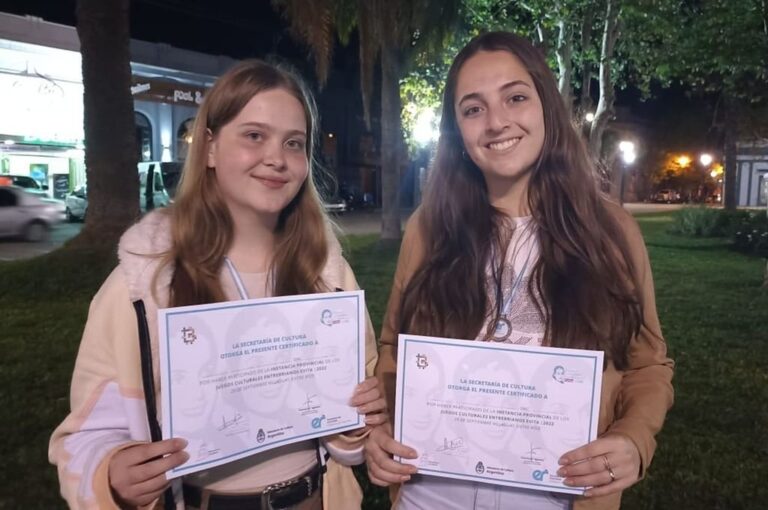 Celeste y Valentina lograron clasificar a Mar del Plata en Cuento y Videminuto.