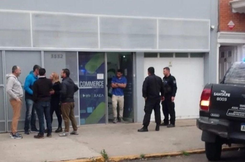 Se trata de un local dedicado a la venta de celulares ubicado en Sarmiento al 3500. Gentileza